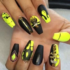 Daily Charme Dollar Store Skull & Crossbones / Gold 7 Daily Charme Dollar Store Skull & Crossbones / Gold